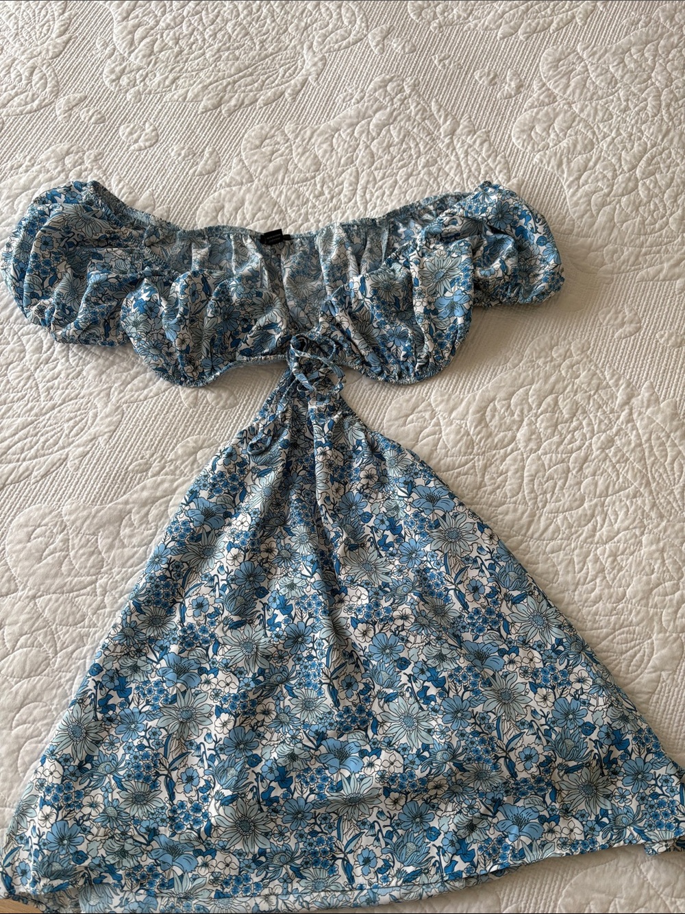 Forever 21 Blue Floral Off-Shoulder Tie-Front Crop Top